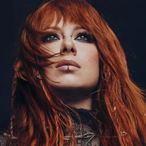 Юлия Савичева дебютирует как режиссёр: премьера клипа «Времени нет»